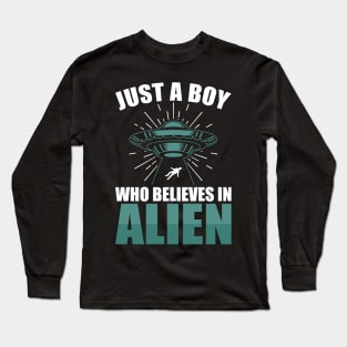 Just a boy who believes in aliens Long Sleeve T-Shirt